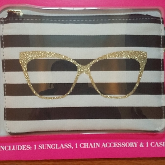 Betsy Johnson Sunglasses - Picture 3 of 4